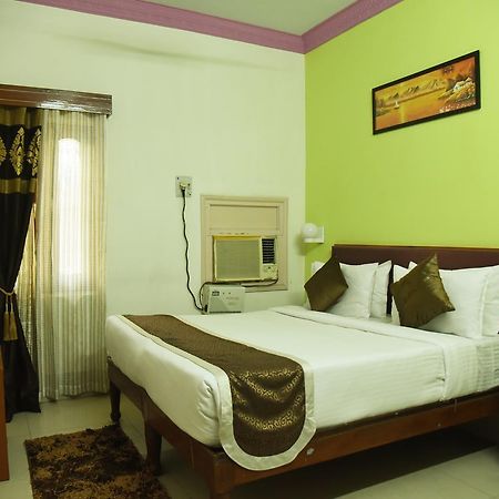 Hotel Rnb Select Vijay Delux Sultānpur Exterior foto