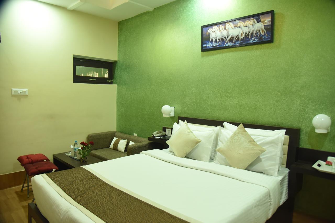 Hotel Rnb Select Vijay Delux Sultānpur Exterior foto