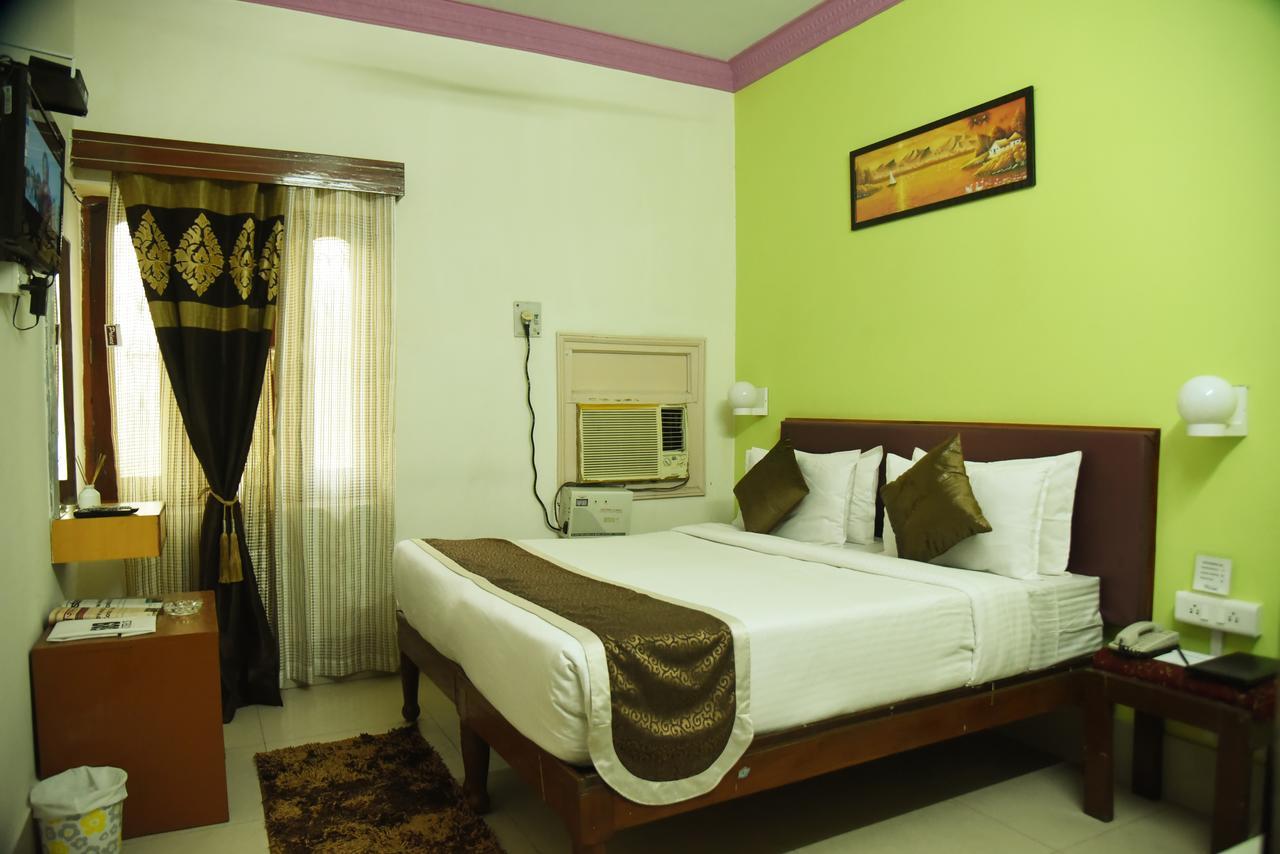 Hotel Rnb Select Vijay Delux Sultānpur Exterior foto