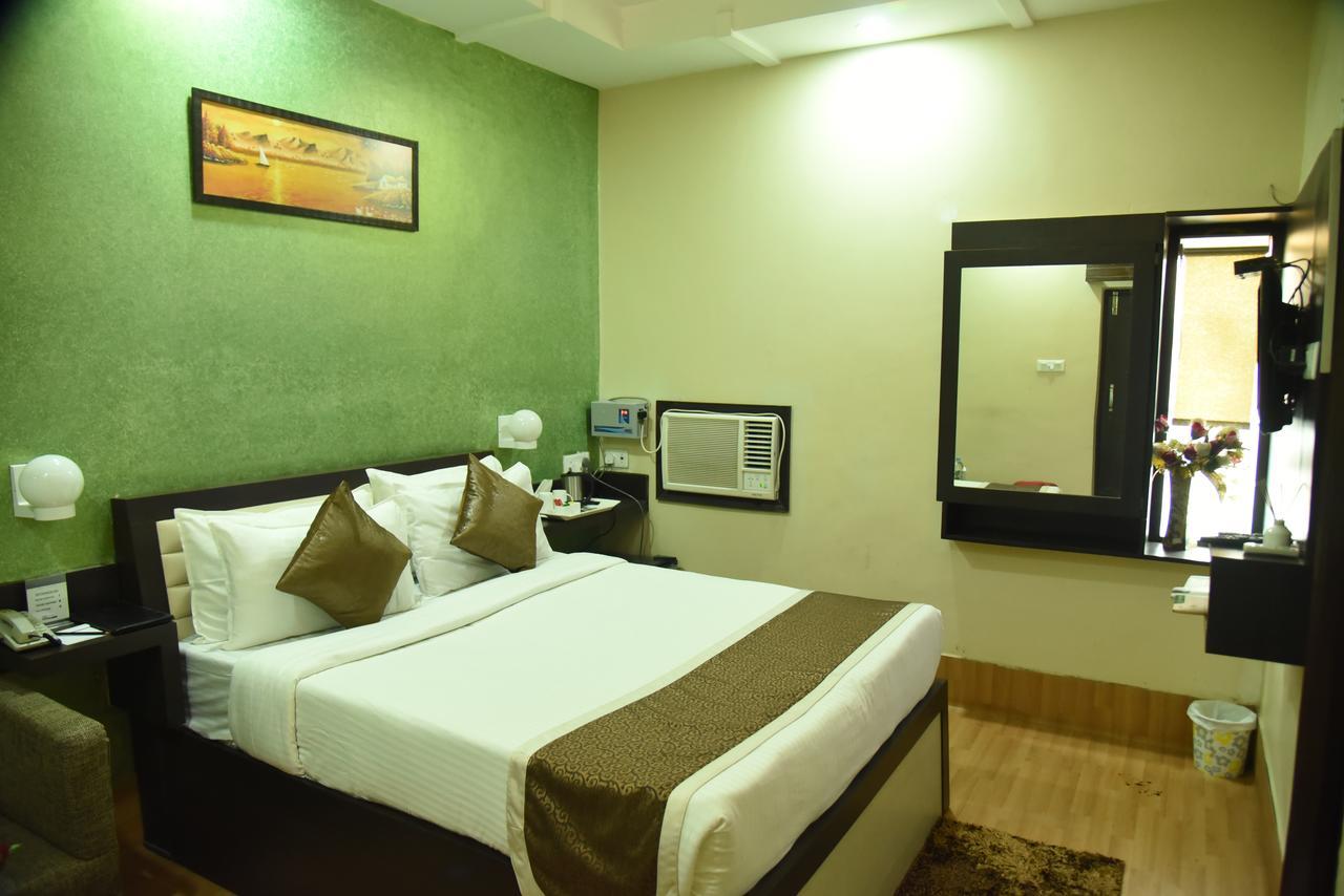 Hotel Rnb Select Vijay Delux Sultānpur Exterior foto
