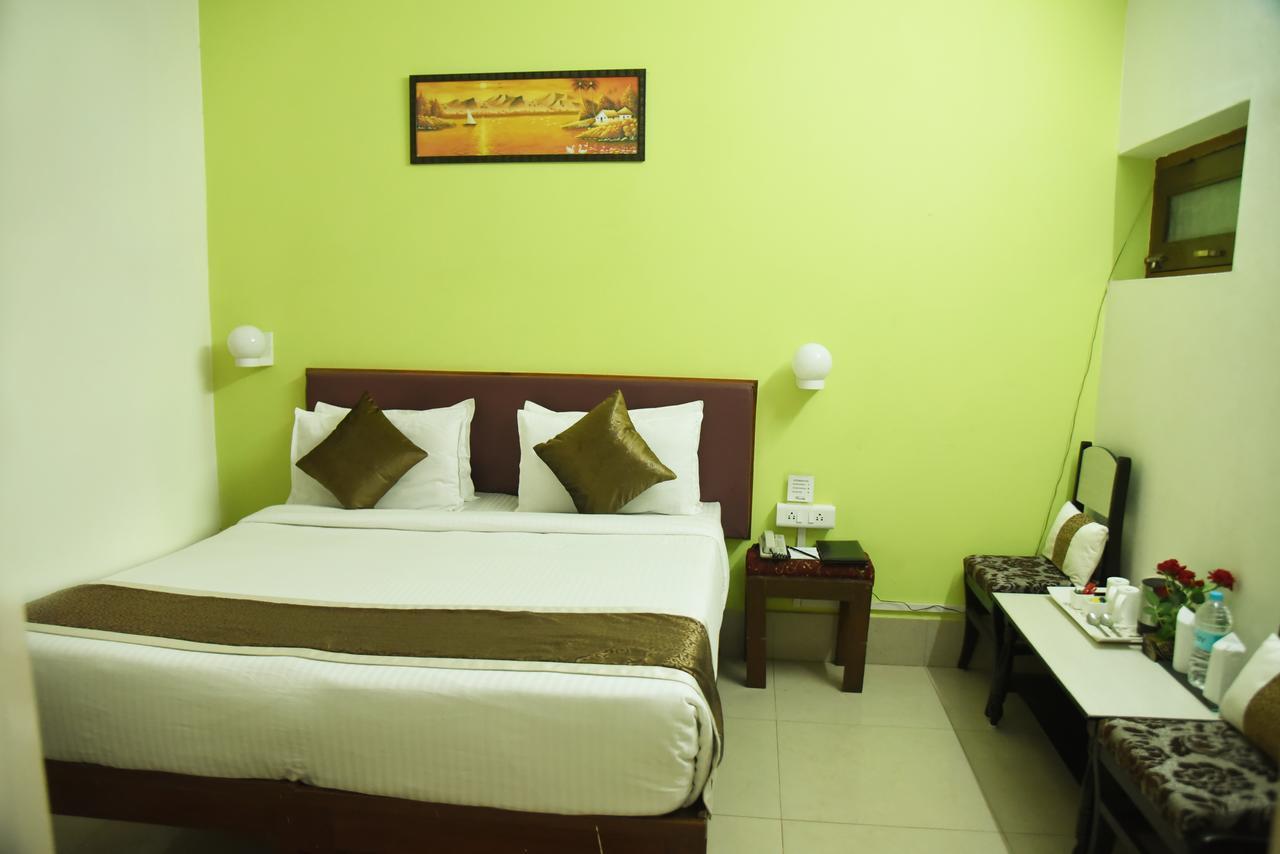 Hotel Rnb Select Vijay Delux Sultānpur Exterior foto