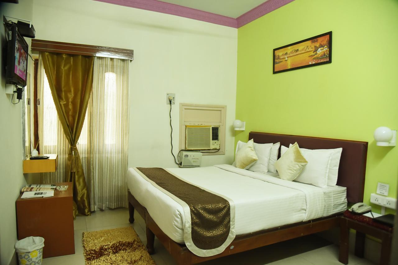 Hotel Rnb Select Vijay Delux Sultānpur Exterior foto
