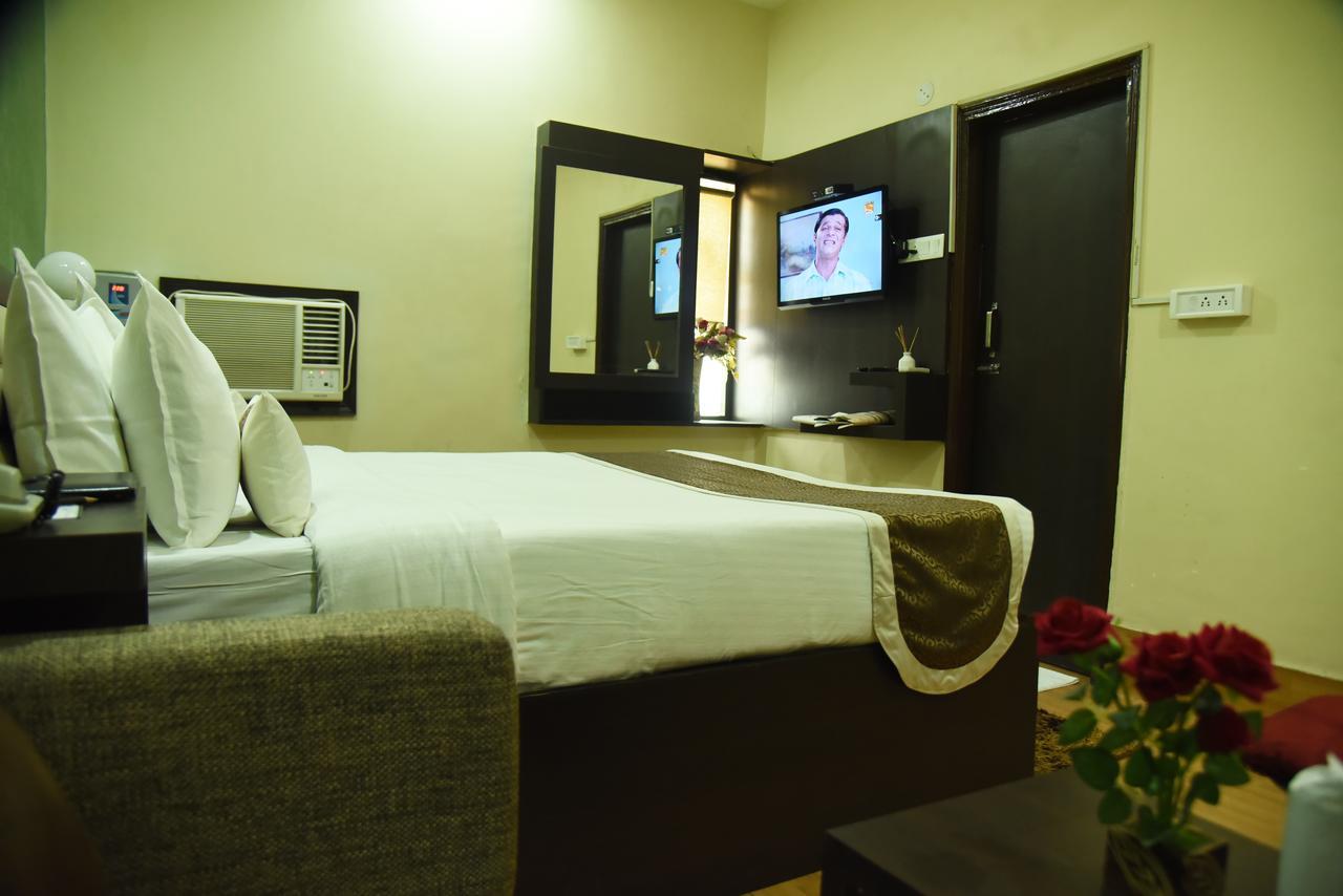 Hotel Rnb Select Vijay Delux Sultānpur Exterior foto