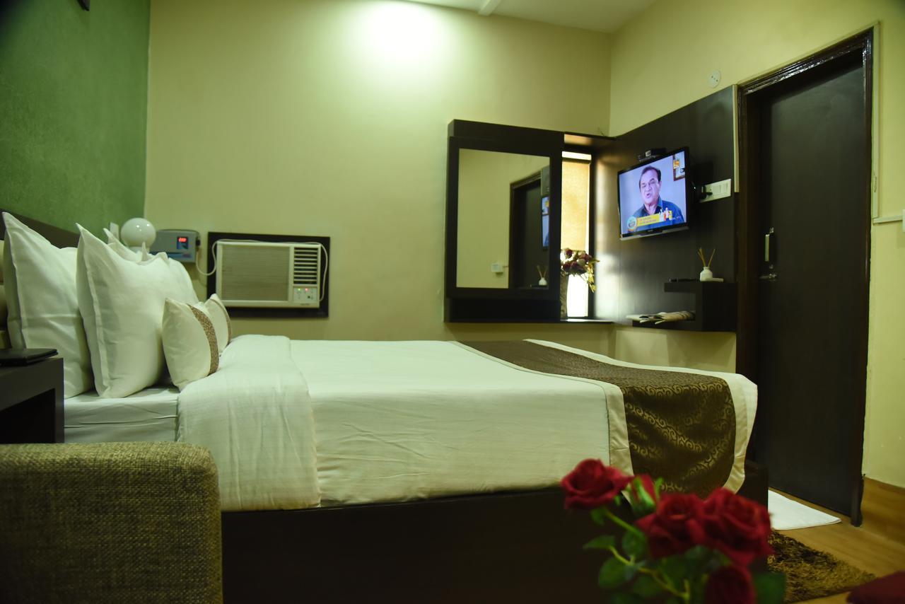 Hotel Rnb Select Vijay Delux Sultānpur Exterior foto