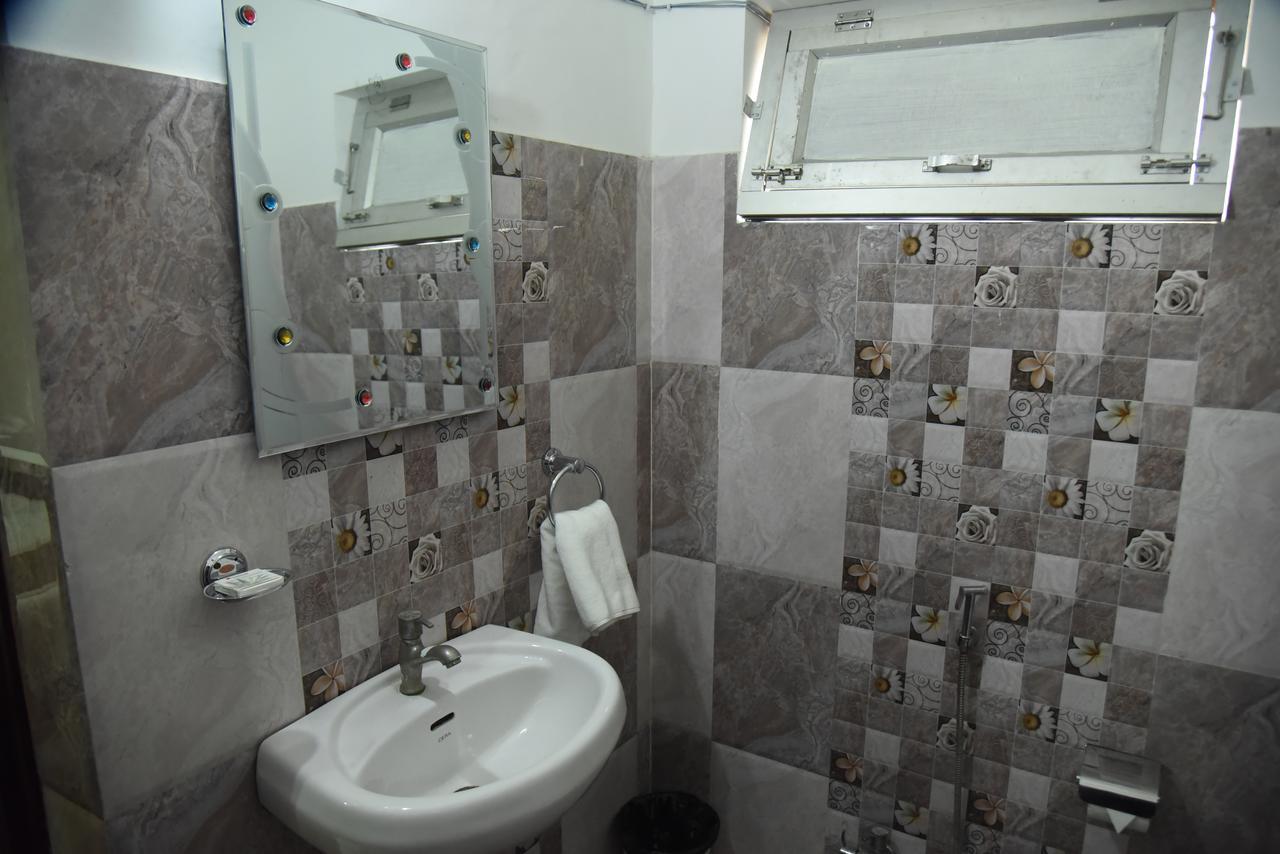 Hotel Rnb Select Vijay Delux Sultānpur Exterior foto